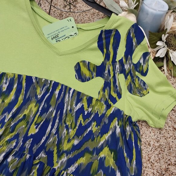 3549 XL Upcycled Tunic in Green and Blue. Pit to pit 23" length 29" sleeve 7.5". - Picture 2 of 3